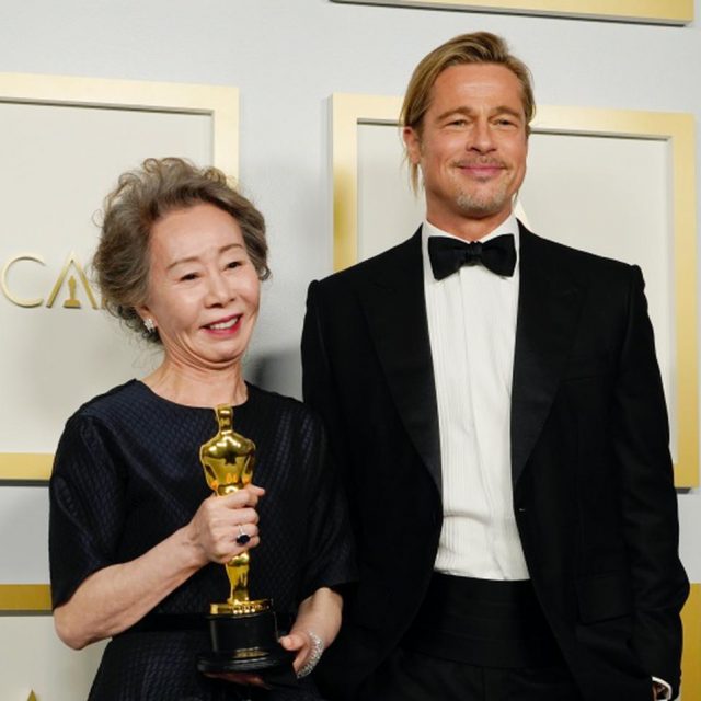 ユン・ヨジョン、ブラッド・ピットに「会えて嬉しい」も直後に『手のひら返し』で笑いを誘う【アカデミー賞】