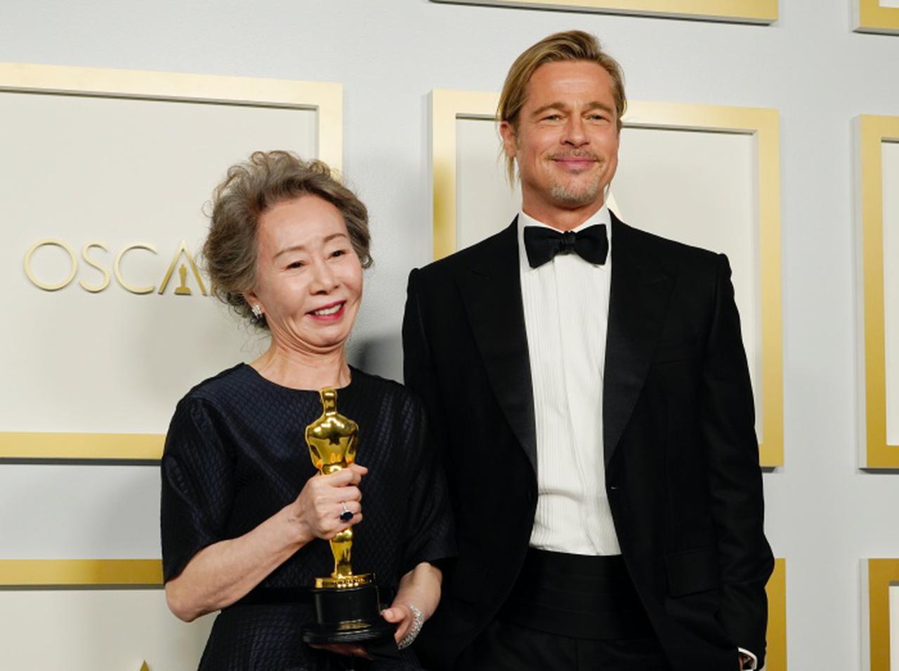 ユン・ヨジョン、ブラッド・ピットに「会えて嬉しい」も直後に『手のひら返し』で笑いを誘う【アカデミー賞】