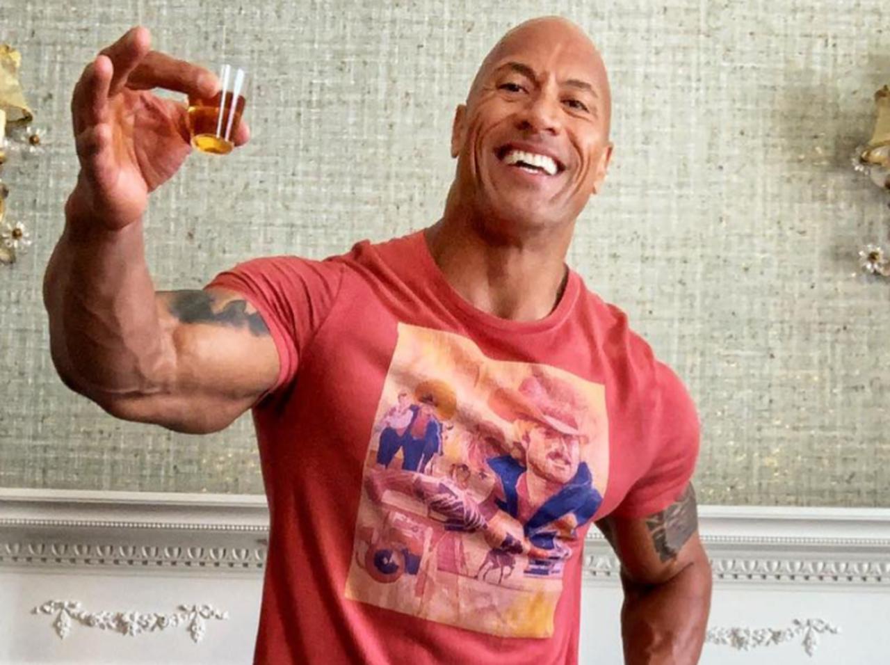 ドウェイン・ジョンソン、テキーラを瓶ごとイッキ飲みも「盛大なズル」が発覚