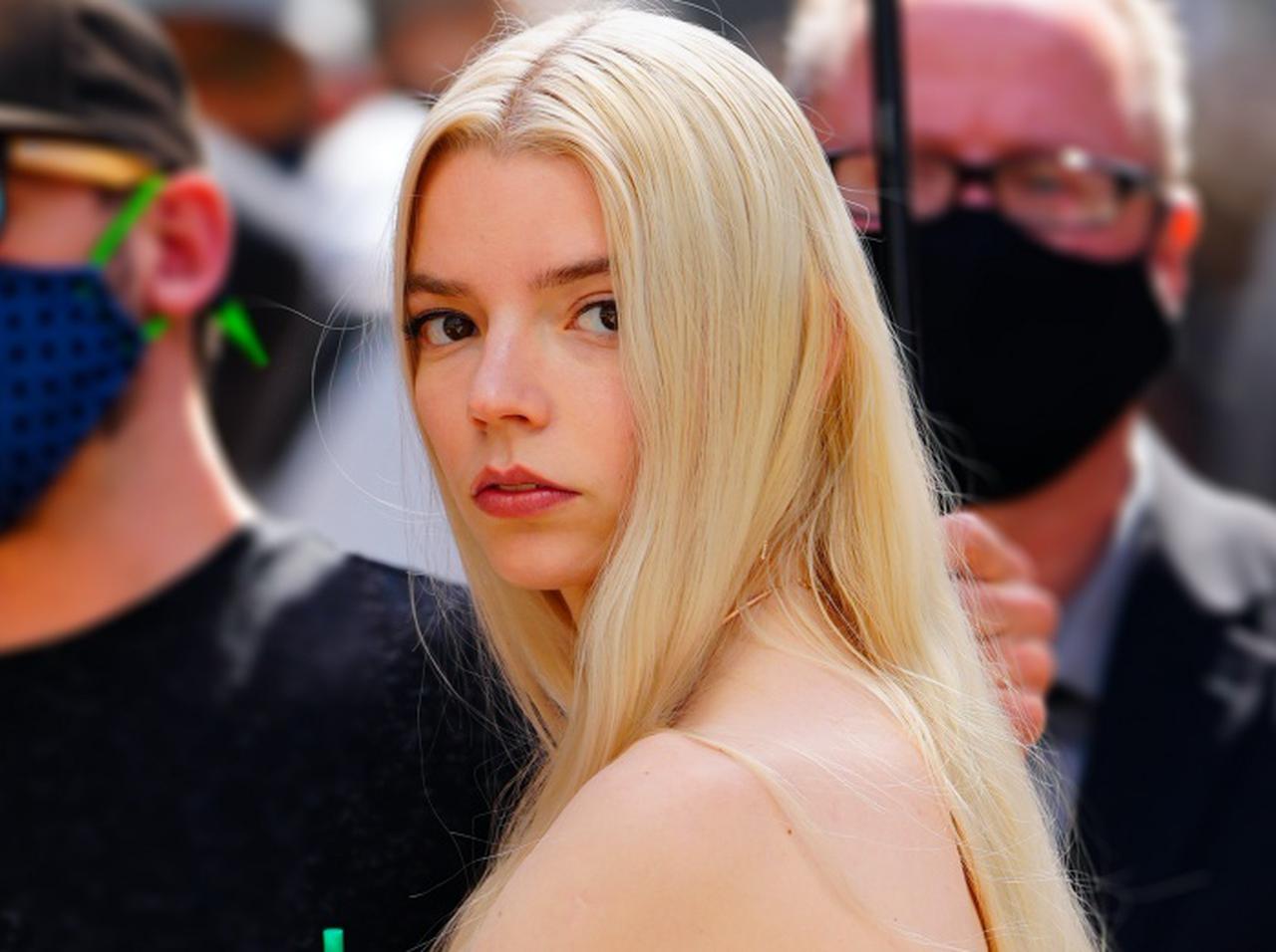 アニャ・テイラー=ジョイ、休憩中のオフショットすら神々しい【写真アリ】