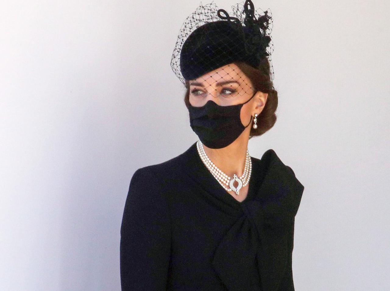 キャサリン妃、フィリップ王配の葬儀で「日本から贈呈された真珠」で作られたネックレスをつける