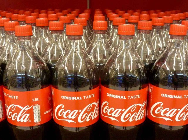 コカ・コーラ、春になると「黄色いキャップ」が登場するのはなぜ？