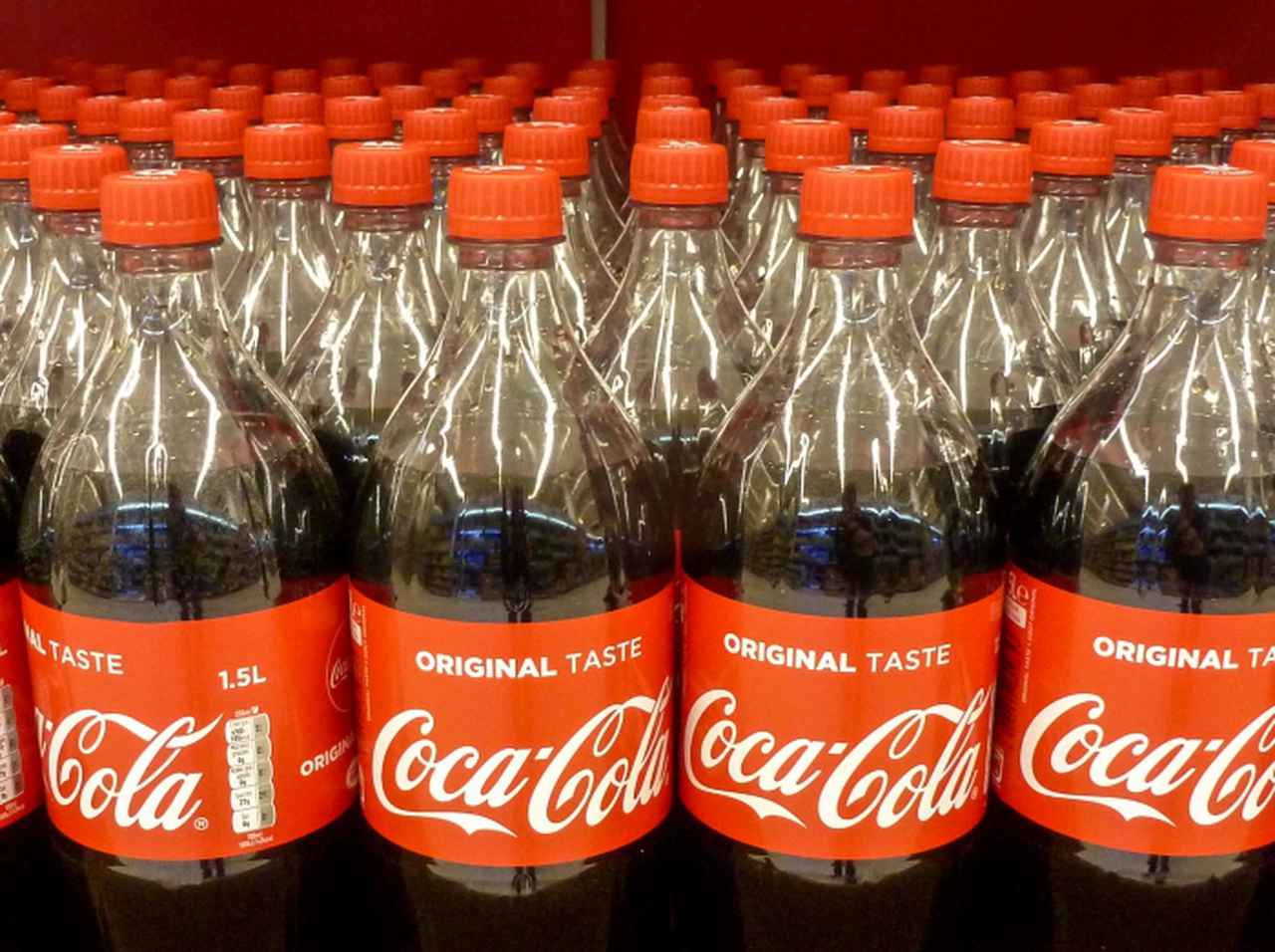 コカ・コーラ、春になると「黄色いキャップ」が登場するのはなぜ?