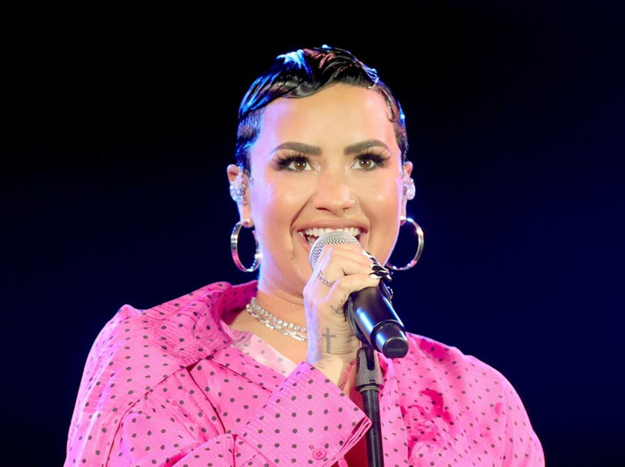 デミ・ロヴァート、摂食障害をテーマにしたコメディシリーズ『Hungry』を制作