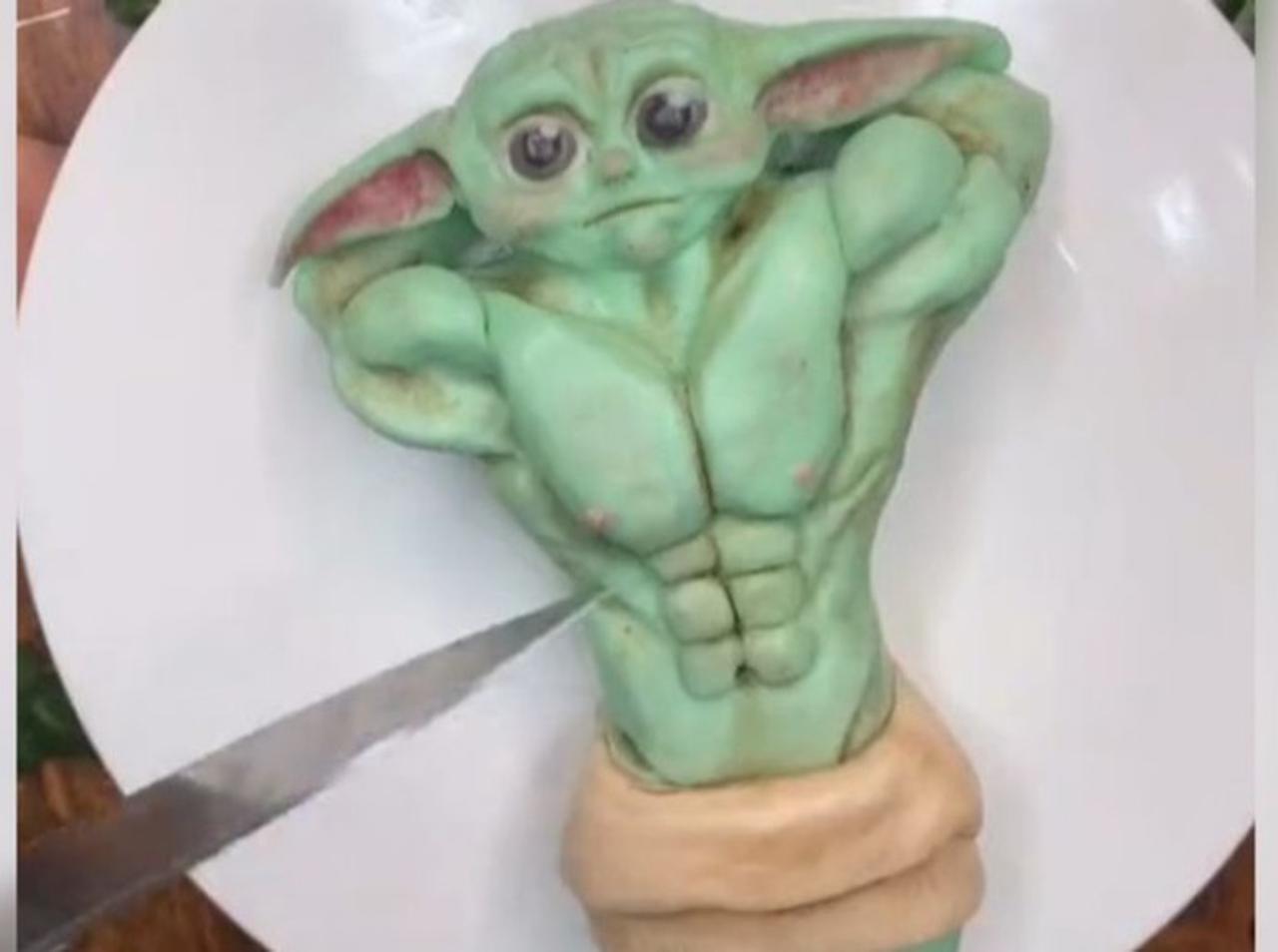 ムキムキすぎるベビー・ヨーダのケーキが登場…その作り方動画をご紹介