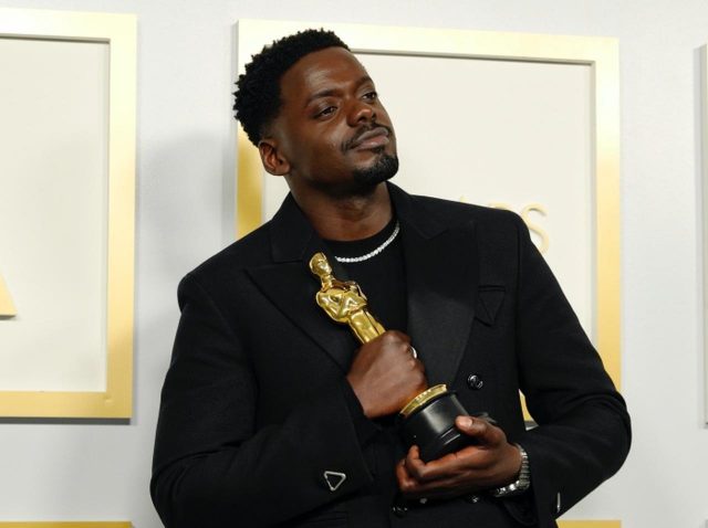 ダニエル・カルーヤ、オスカー受賞で両親が「セックス」したことに感謝→母親の表情が最高すぎる【アカデミー賞】