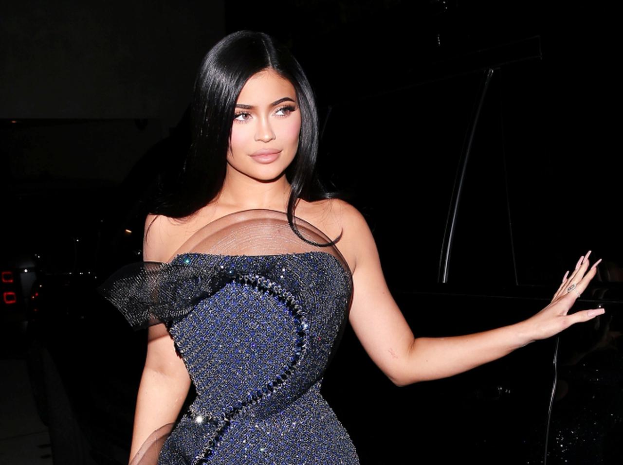 カイリー・ジェンナー、日本食を食べに行く時の「格好」に目を疑う