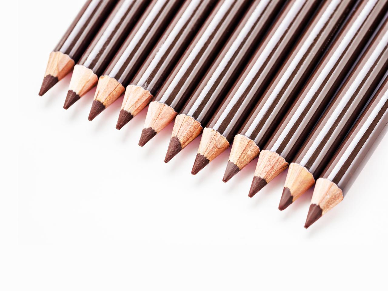 太眉が似合わないのは「色選び」が原因？一気にあか抜けるアイブロウの色の選び方