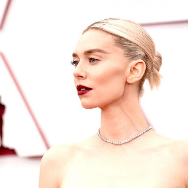 ヴァネッサ・カービー、アカデミー賞でネックレスをいつもと違う方法でつけていた
