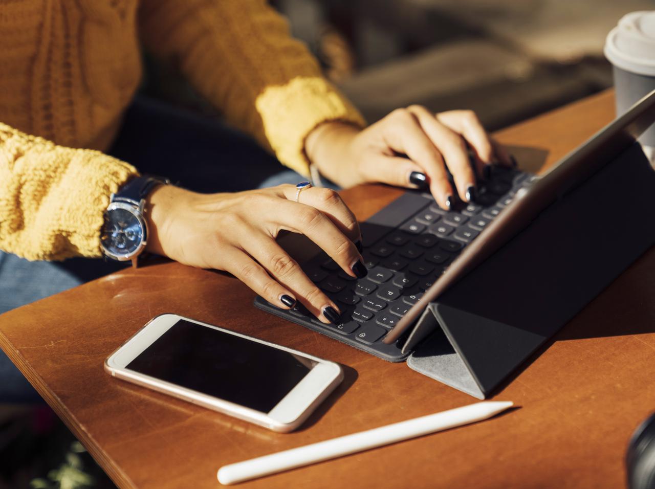 iPhoneやiPadのカメラで「紙の写真」「資料」等が『スキャン』できるライフハックが超便利!