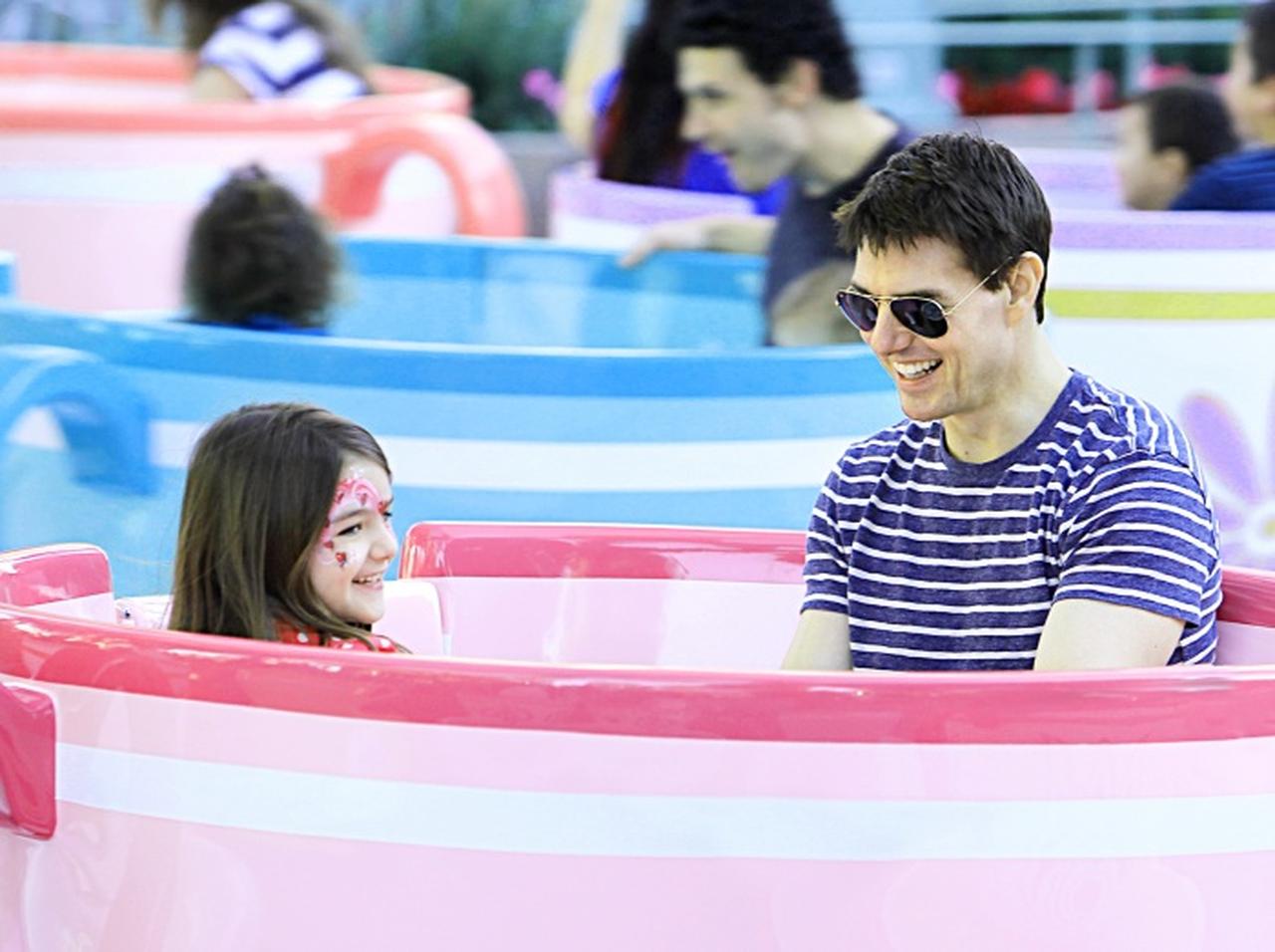 トム・クルーズの娘スリ・クルーズが15歳に、「激レア写真」を母が公開