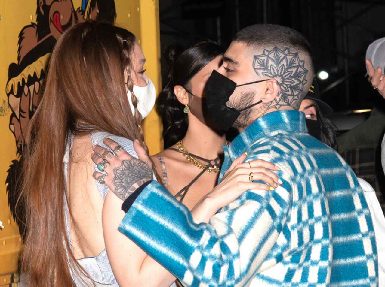 ゼイン・マリク、婚約者ジジの誕生日にハディッド家と買い出しへ【写真アリ】