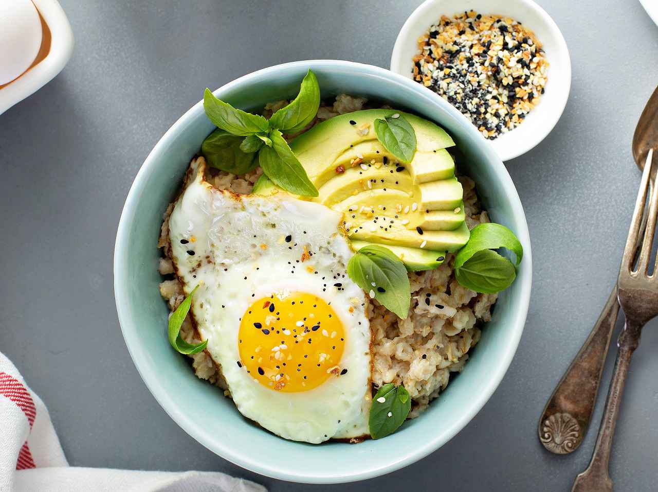 オートミールのしょっぱい系アレンジ「セイボリー・オートミール」のレシピ