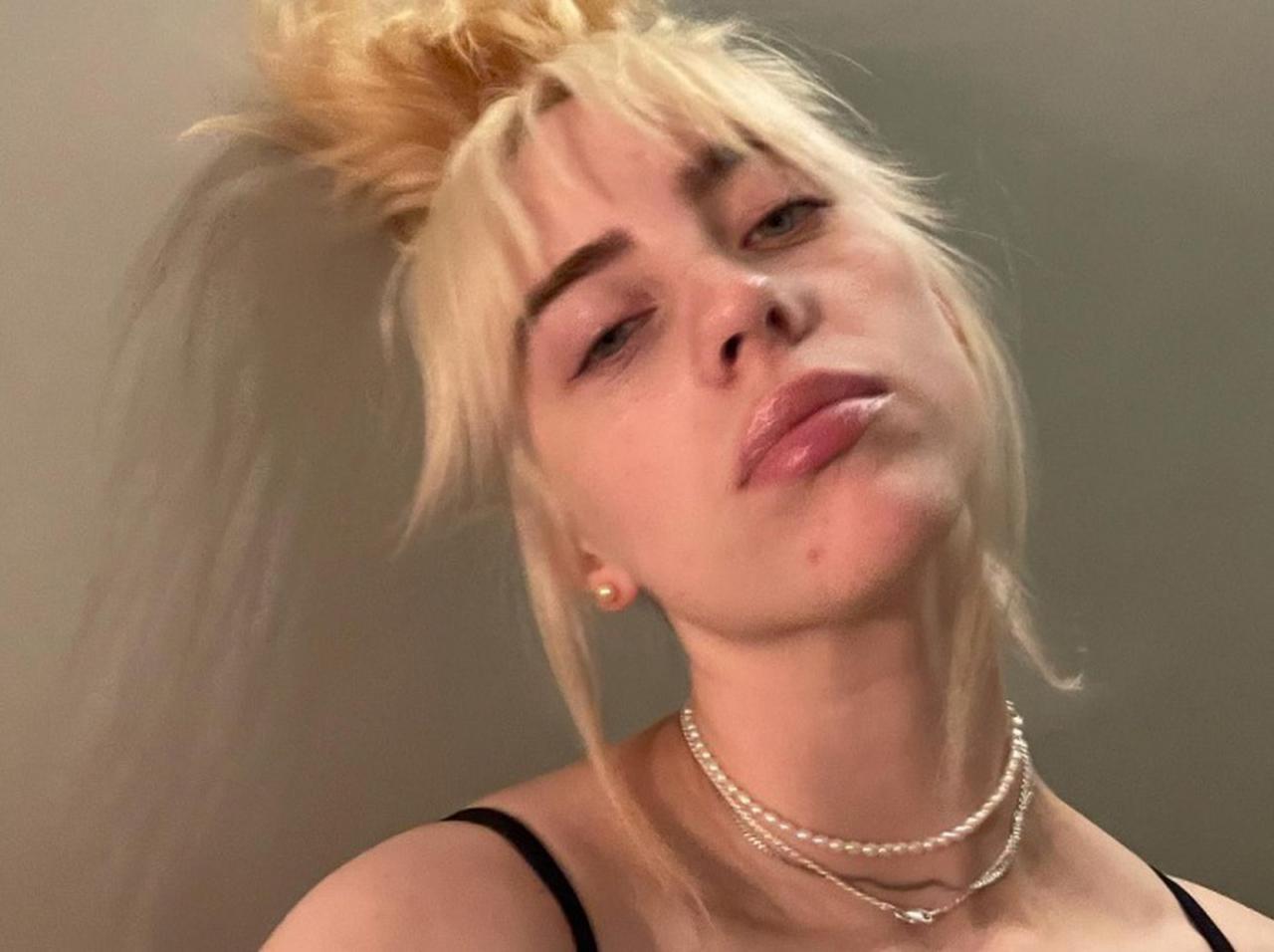 ビリー・アイリッシュ、今も体型批判に悩まされていることを告白