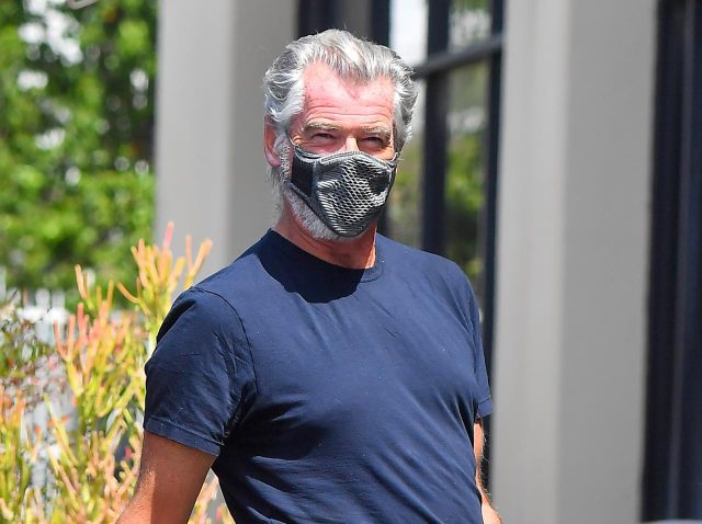 5代目ジェームズ・ボンド、パパラッチに見せた「007の風格」がいまだにキマりまくる