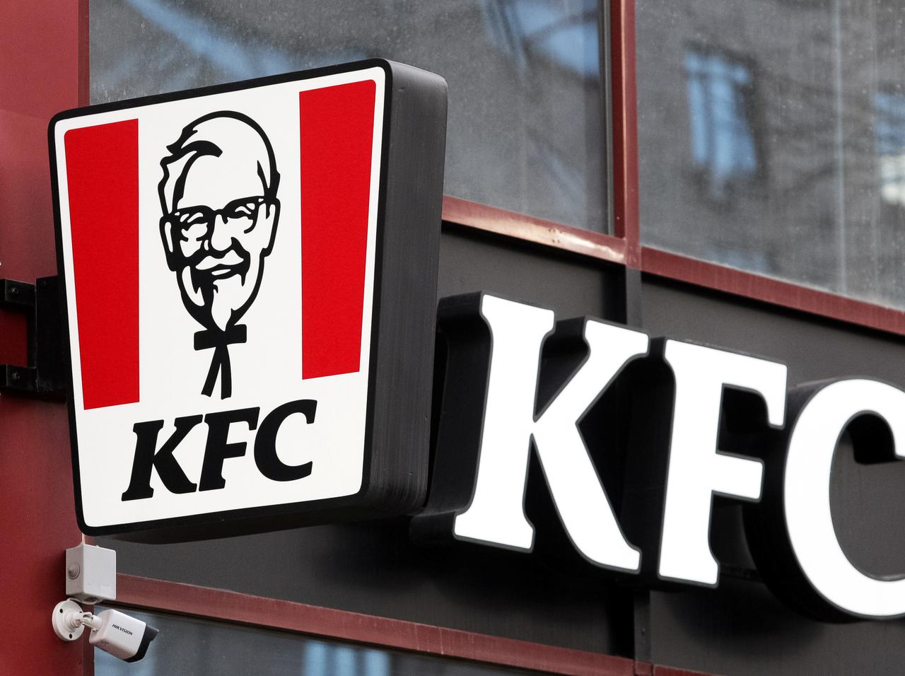 ケンタッキーのドライブスルーに“歩いて”行った客に「まさかの出来事」が発生