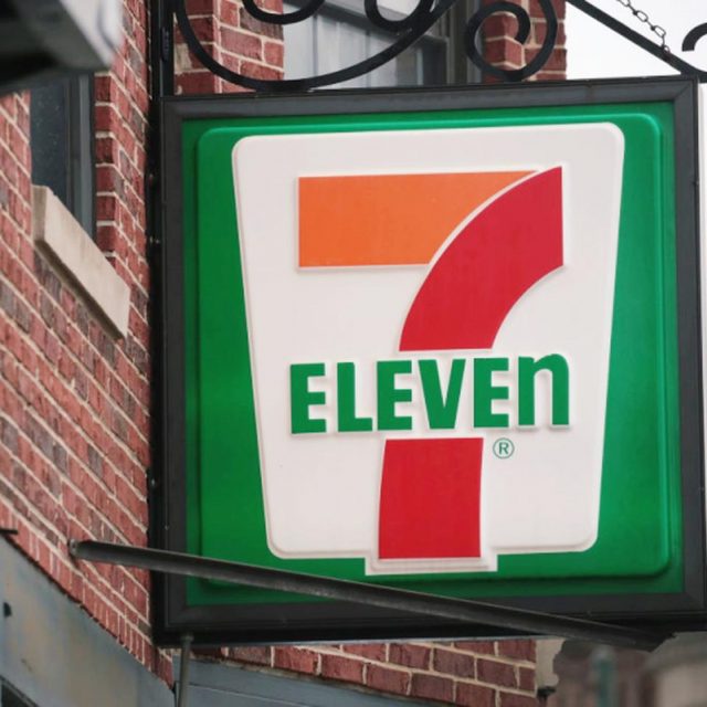 米セブンイレブンで限定発売の「黄色いラテ」、材料を聞いて驚く…