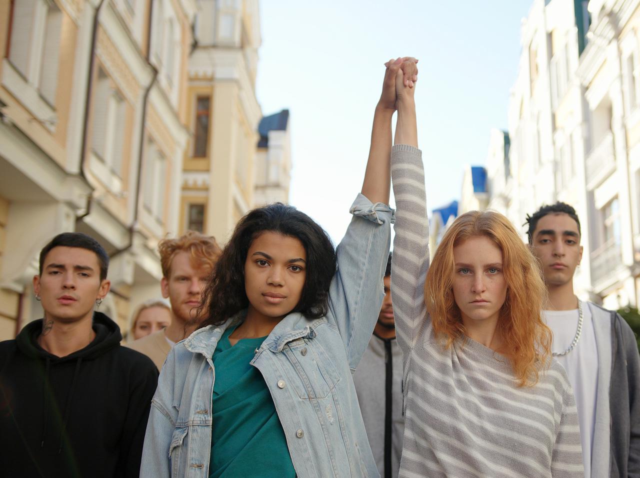 24日は「レイプの日」、大学も警戒するデマに男子大学生たちが取った行動に拍手喝采