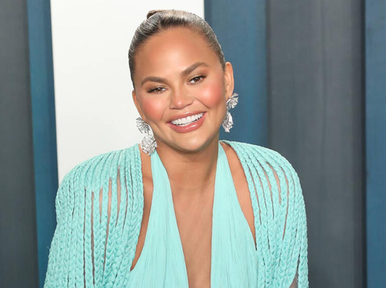 クリッシー・テイゲン、ダイエットより「自分を幸せにする」のが大切だと語る