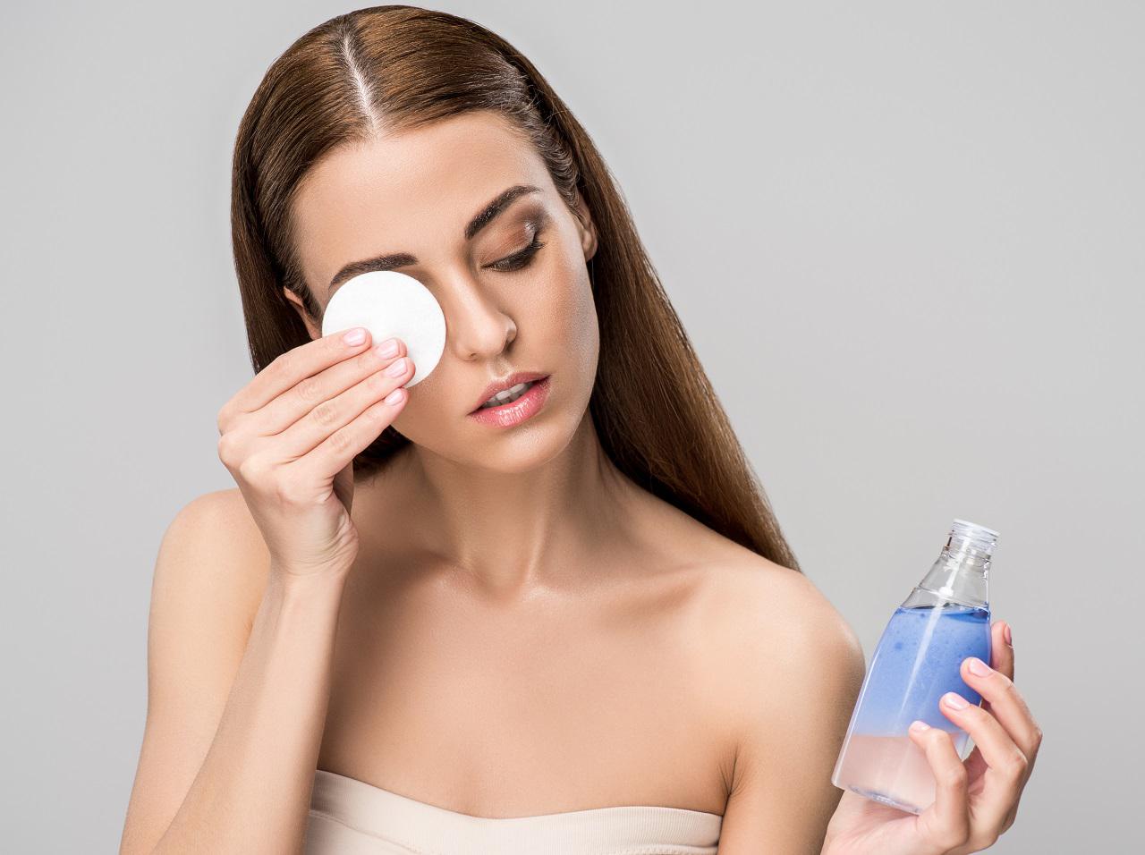 重ね塗りマスカラでもしっかり落とす!プロが教える3つの方法とは?