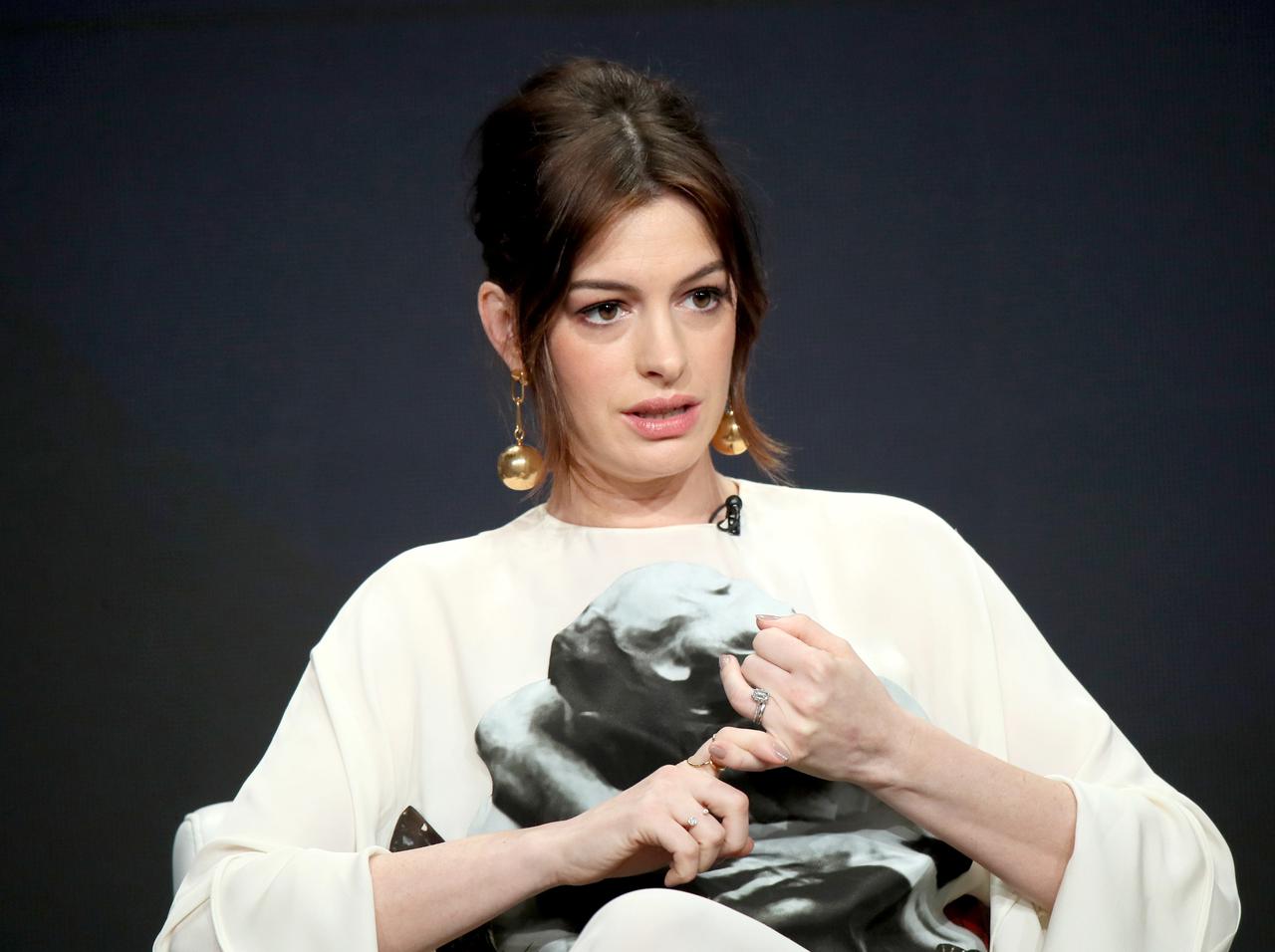 アン・ハサウェイ、夜中に考えて“眠れなくなってしまう”ことが世界規模