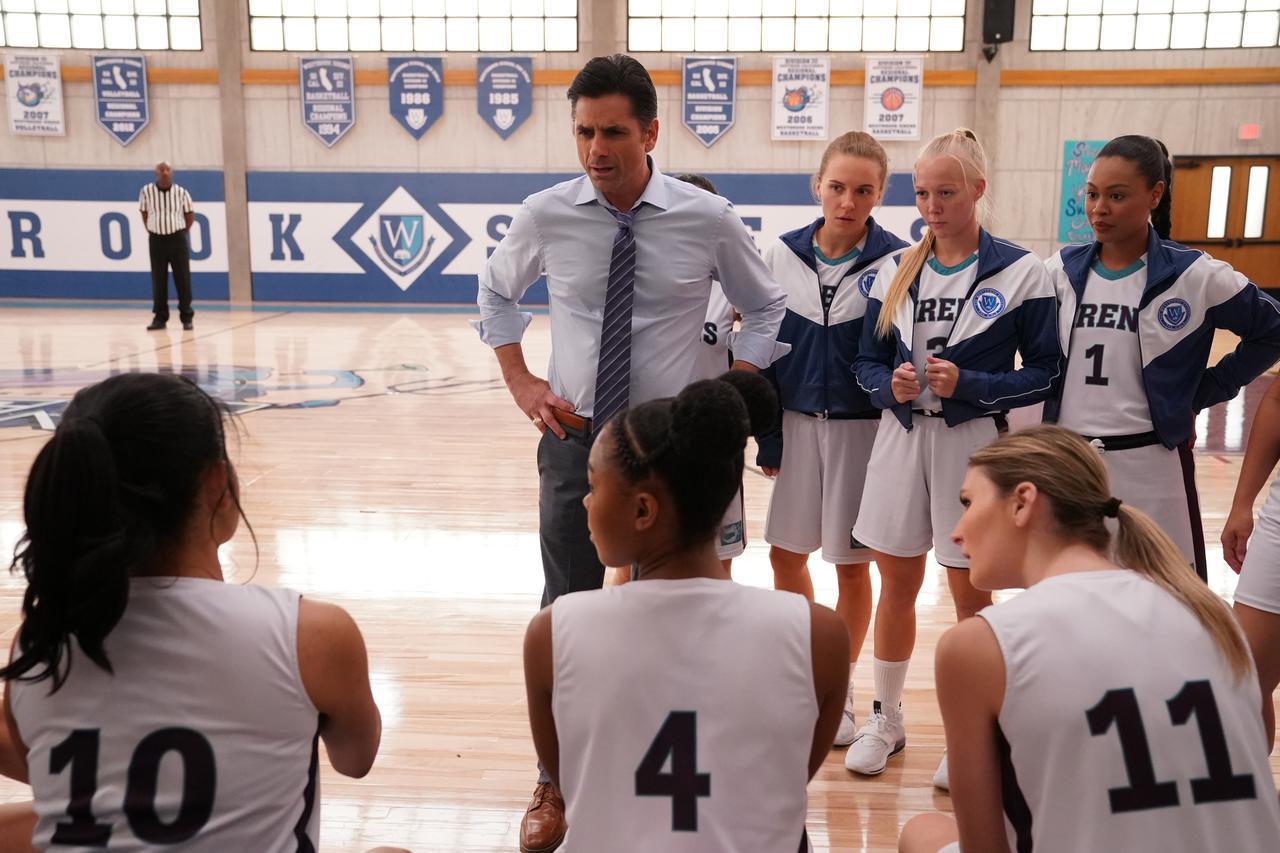 東京ディズニーランドに行きたいから!? ジョン・ステイモスがドラマ出演の理由をおふざけ発言【『ビッグショット!』インタビュー】