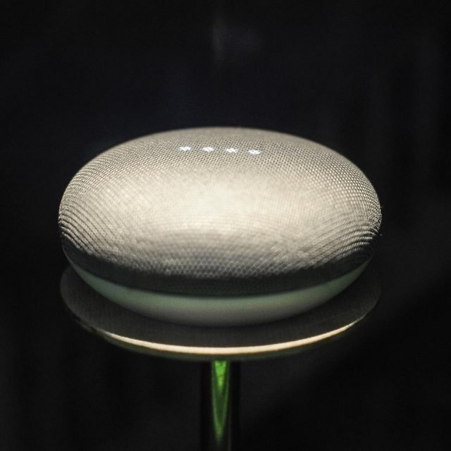 「アレクサ」と「グーグルホーム」が“会話”…、その内容が予想外