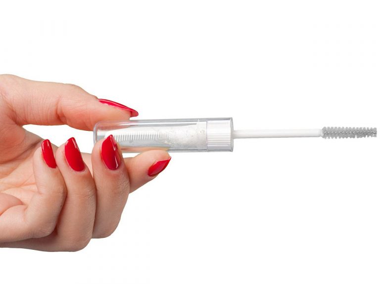 透明マスカラがまつげメイクを変える!プロが教える効果的な使い方3選