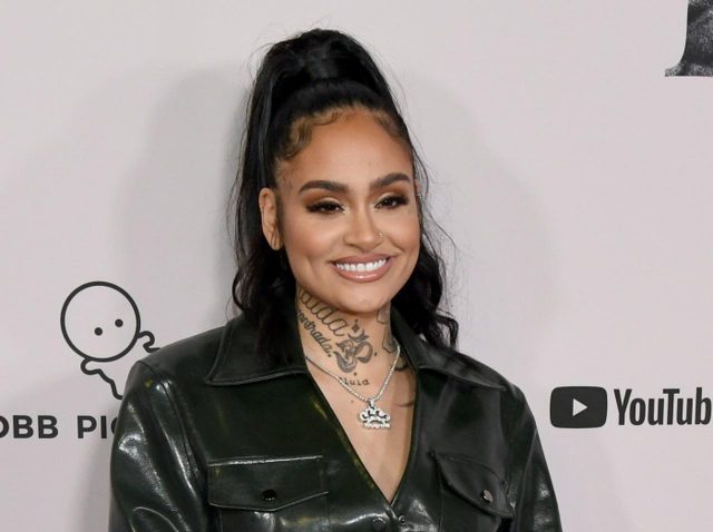 ケラーニ、世間の偏見のせいで大勢のLGBTQ+アーティストが肩身の狭い思いをしていると語る