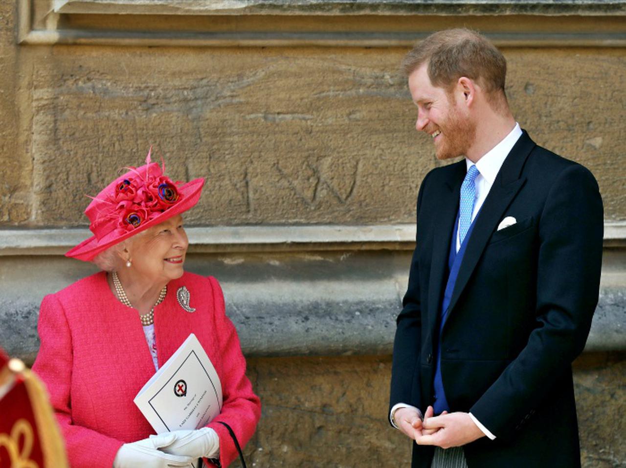 ヘンリー王子、イギリスを発つ前にエリザベス女王と個人的に話をする