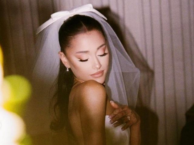 アリアナ・グランデの花嫁姿から「消えたモノ」がちょっと悲しい…