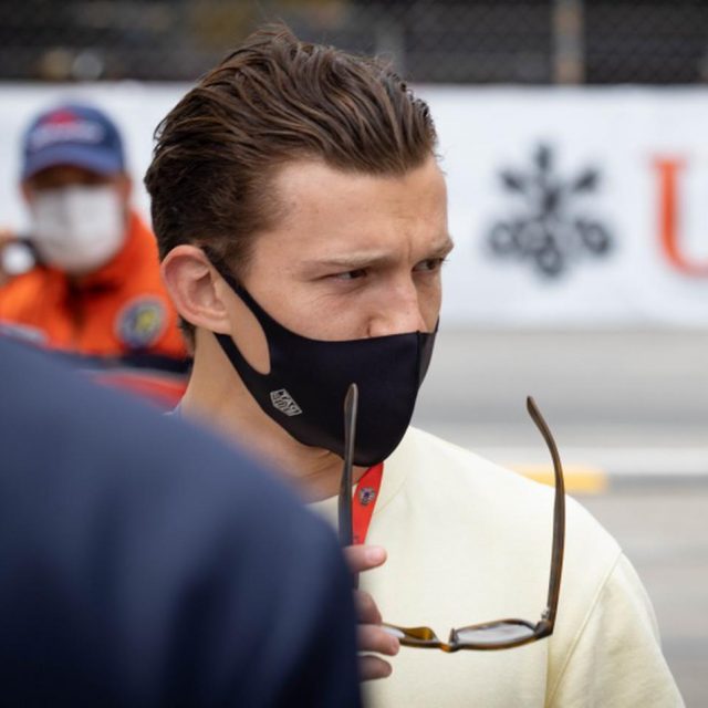 トム・ホランドがF1モナコGPを観戦、優勝したレッドブル・ホンダのフェルスタッペンと記念撮影【写真アリ】