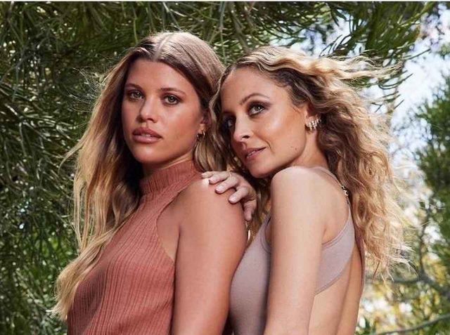 ニコール・リッチーとソフィア・リッチーが初コラボ！お互いのスタイルを融合