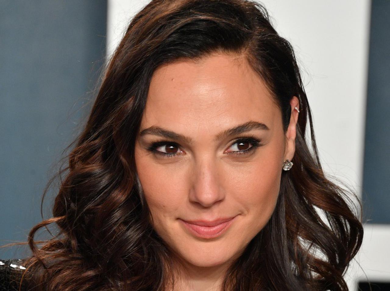 ガル・ガドット、3歳の娘に聞かれた“妊娠の方法”にどう答えた？「ママとパパがハグして…」