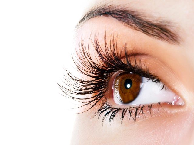 マツエクがすぐ取れる原因は“アイメイク”？長持ちさせるコツ2つ