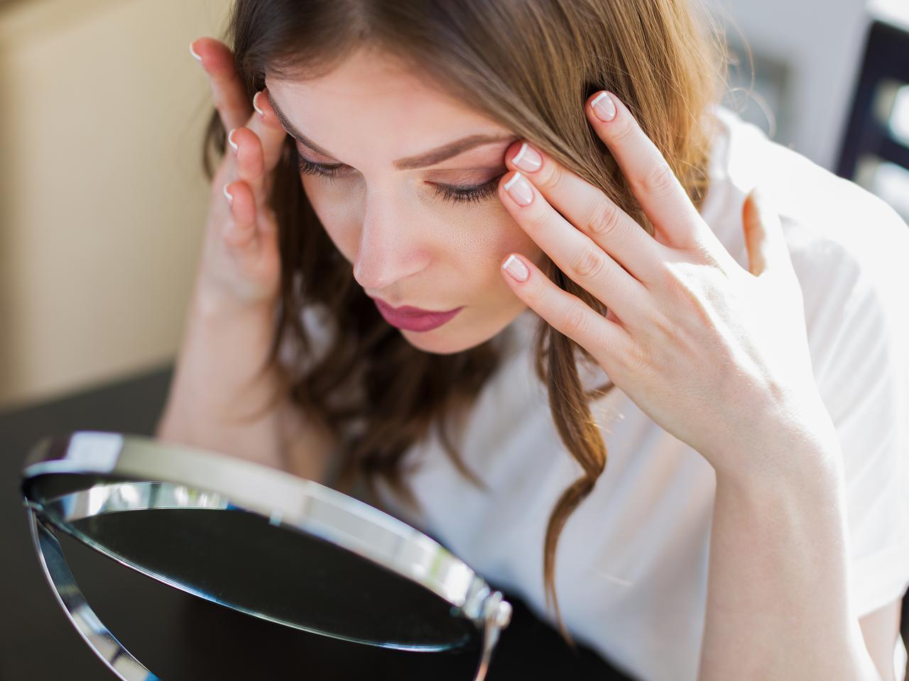 そのシワは加齢？それとも肌の乾燥？“違い”を皮膚科医が解説