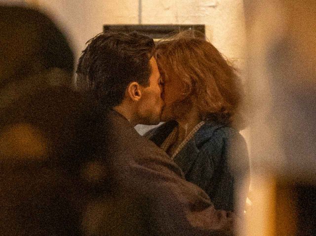 ハリー・スタイルズとエマ・コリンが「路チュー」してるところを激写【写真アリ】