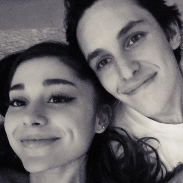 アリアナ・グランデ、結婚指輪も夫がデザイン！ジャスティン・ビーバーとのつながりも