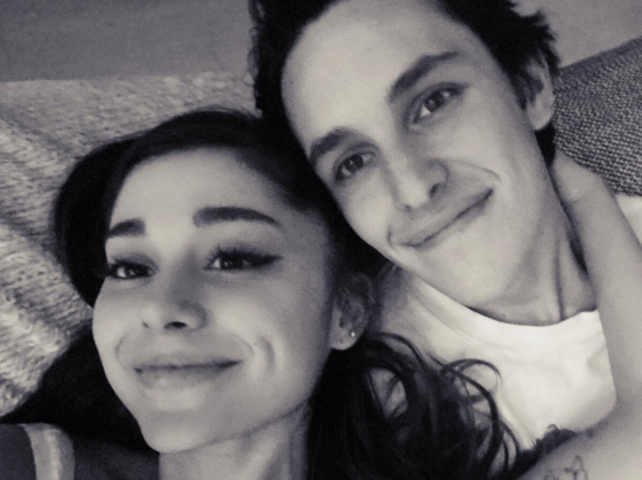 アリアナ・グランデ、結婚指輪も夫がデザイン！ジャスティン・ビーバーとのつながりも