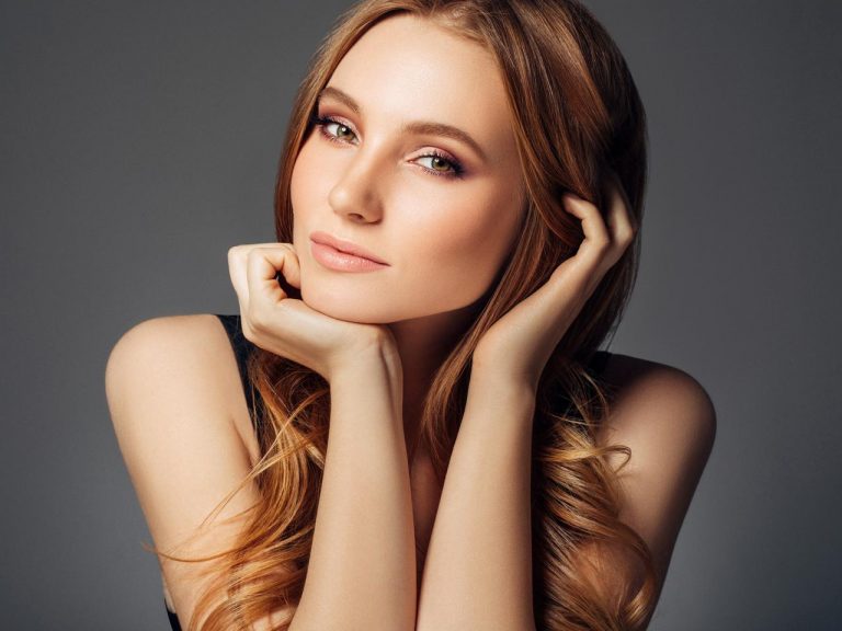 日焼けで顔だけ白浮き?手持ちのファンデを“夏仕様”にする裏ワザ