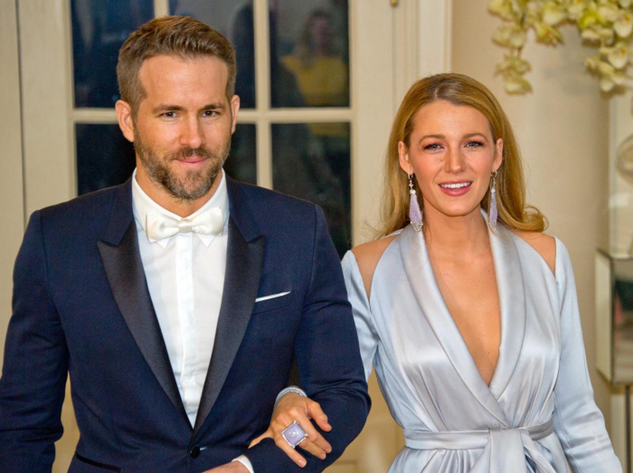 ライアン・レイノルズ、空港のトイレでブレイク・ライブリーと「交わった」とぶっちゃけ