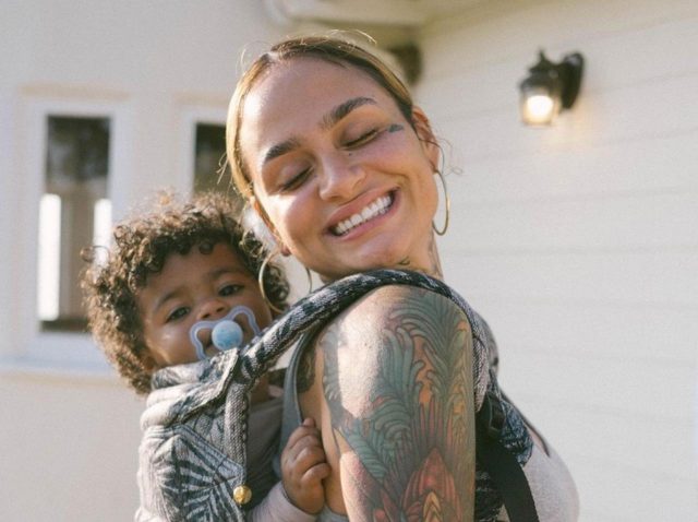 「普通」を変えたい、2歳の子を持つケラーニ流のクィア教育【プライドウィーク】