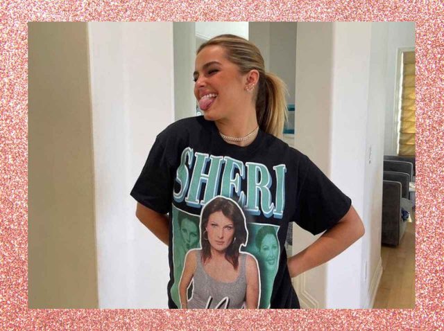 アディソン・レイ、母の顔と名前がプリントされた「グラフィックT」が1周回ってオシャレ