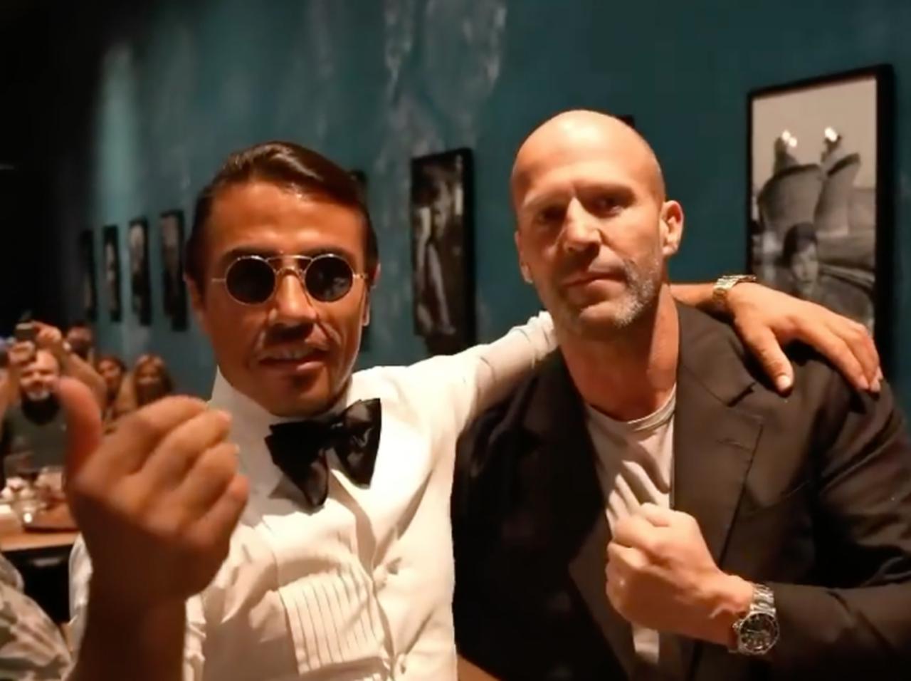 「塩振りおじさん」の店にジェイソン・ステイサムが来店!夢の“塩振り”コラボが実現