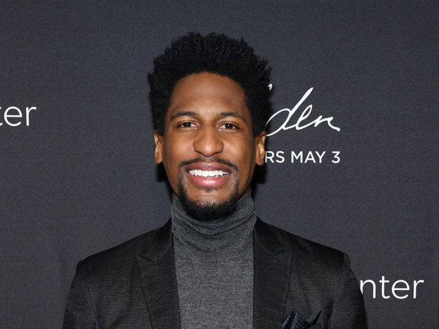 ゴールデン・グローブ賞のトロフィーは「置き配」で受け取った！受賞者が明かす【独占】