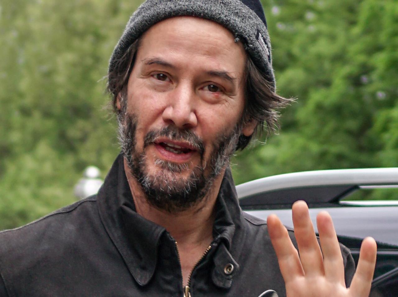 キアヌ・リーブス、パパラッチに「疲れた顔」と言われるも神対応