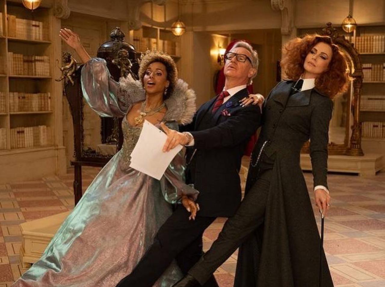 ファンタジー映画で“悪の教師”になったシャーリーズ・セロンがかっこよすぎる!