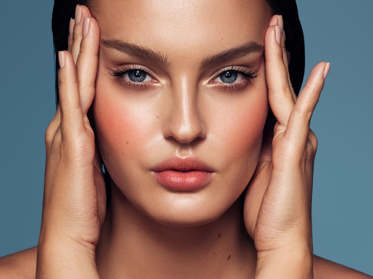 雨にも汗にも負けない!眉メイクを1日中キープする「アイブロウ・ベイキング」とは