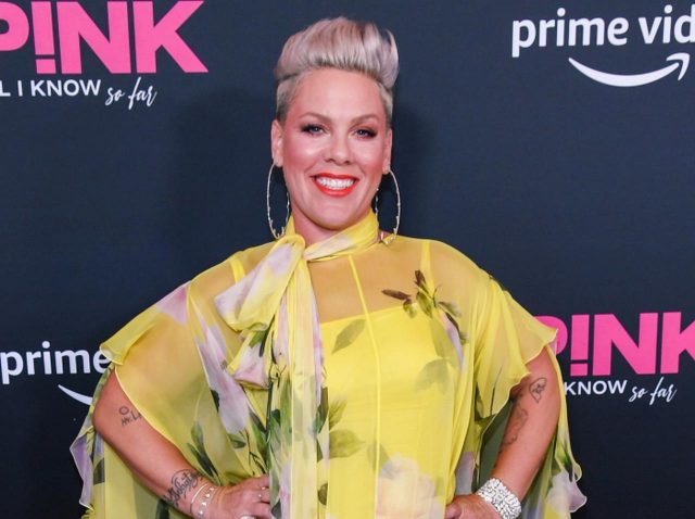 ピンク、10代の頃の初カノジョが兄とデキてしまったショックを語る