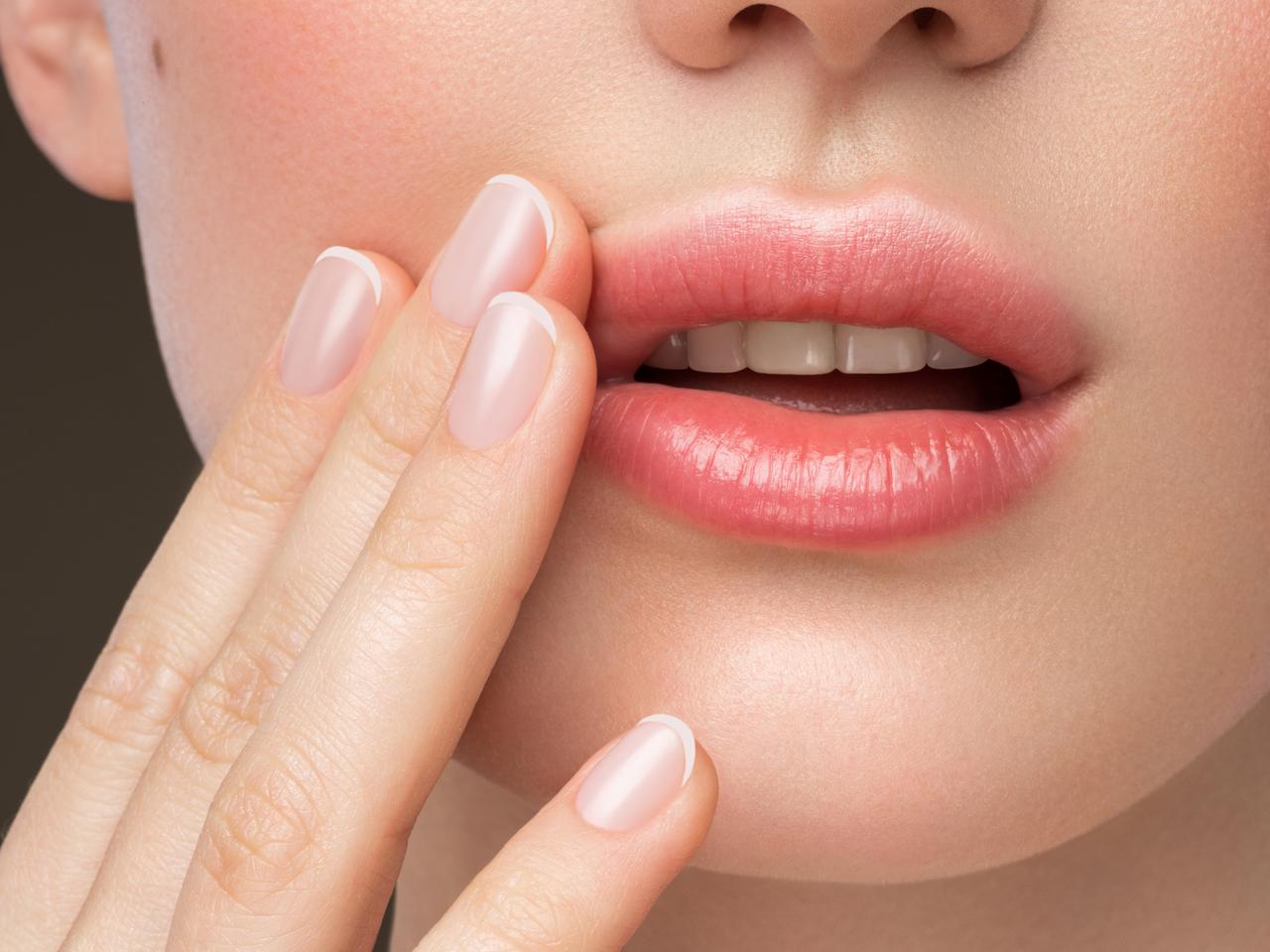 ぷっくり唇をゲット!?セルフタンニングを使ったリップテクが“良い意味”で予想外